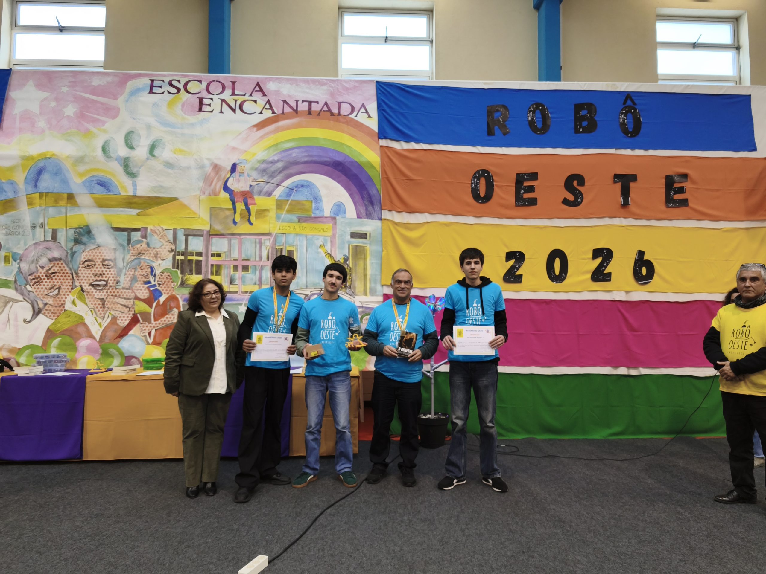 Equipa Code_BIN conquista 3.º lugar no Workshop RobôOeste 2026